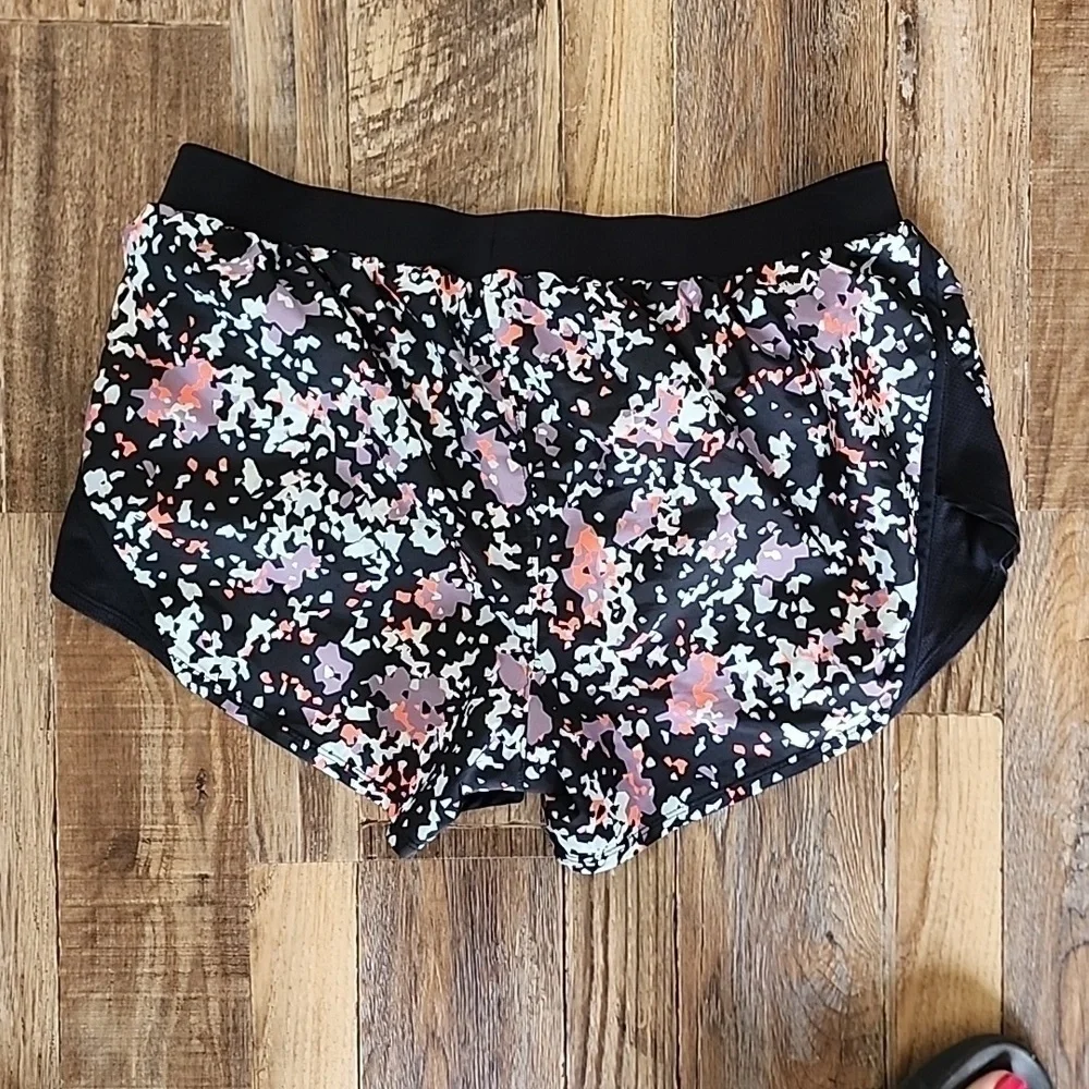 Ladies Under Armour Running Shorts Sz Large